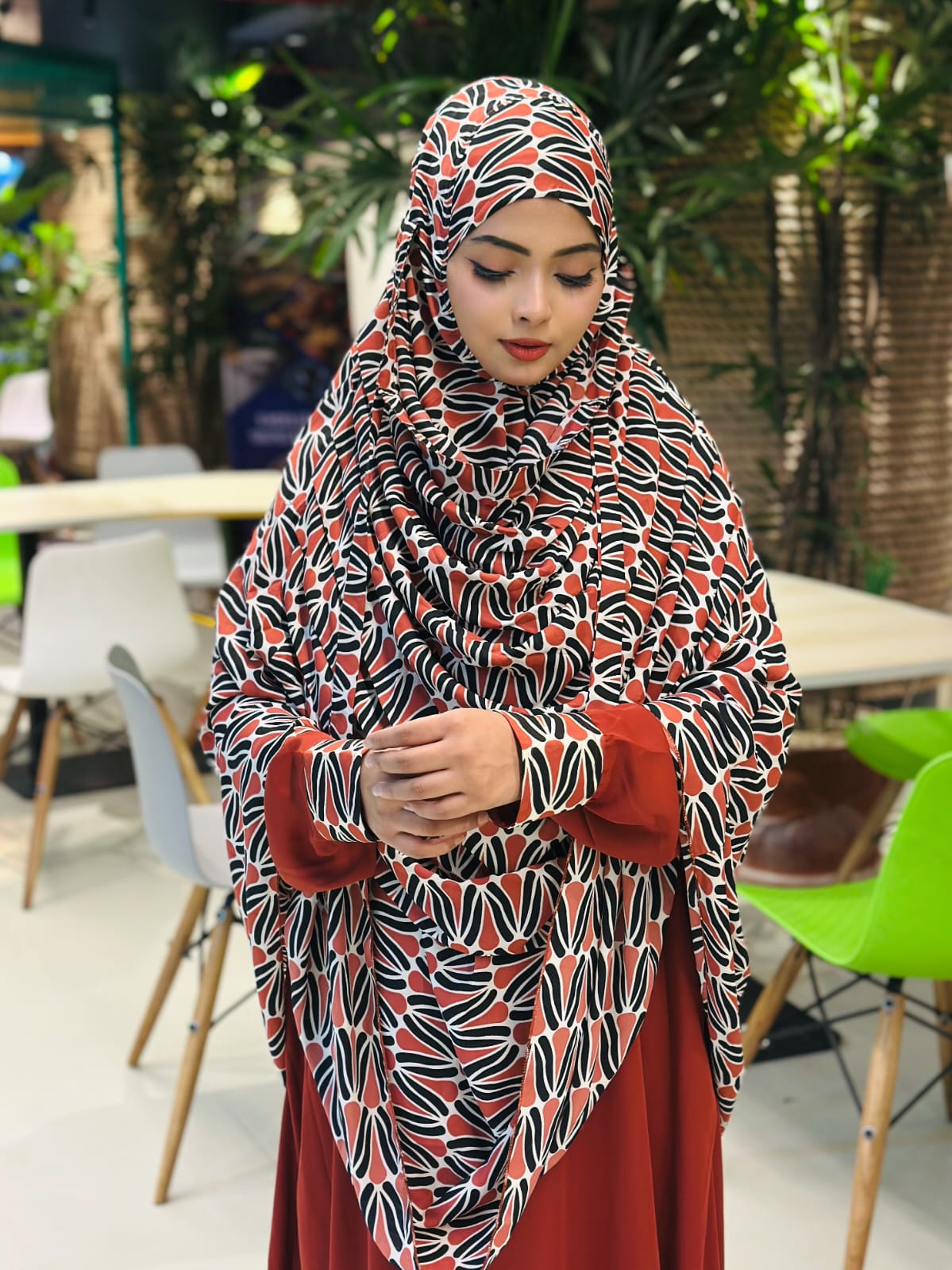 পার্টি কালেকশন বোরকা ও  হিজাব কম্বো সেট 🌸 - ব্রাউন রেড
