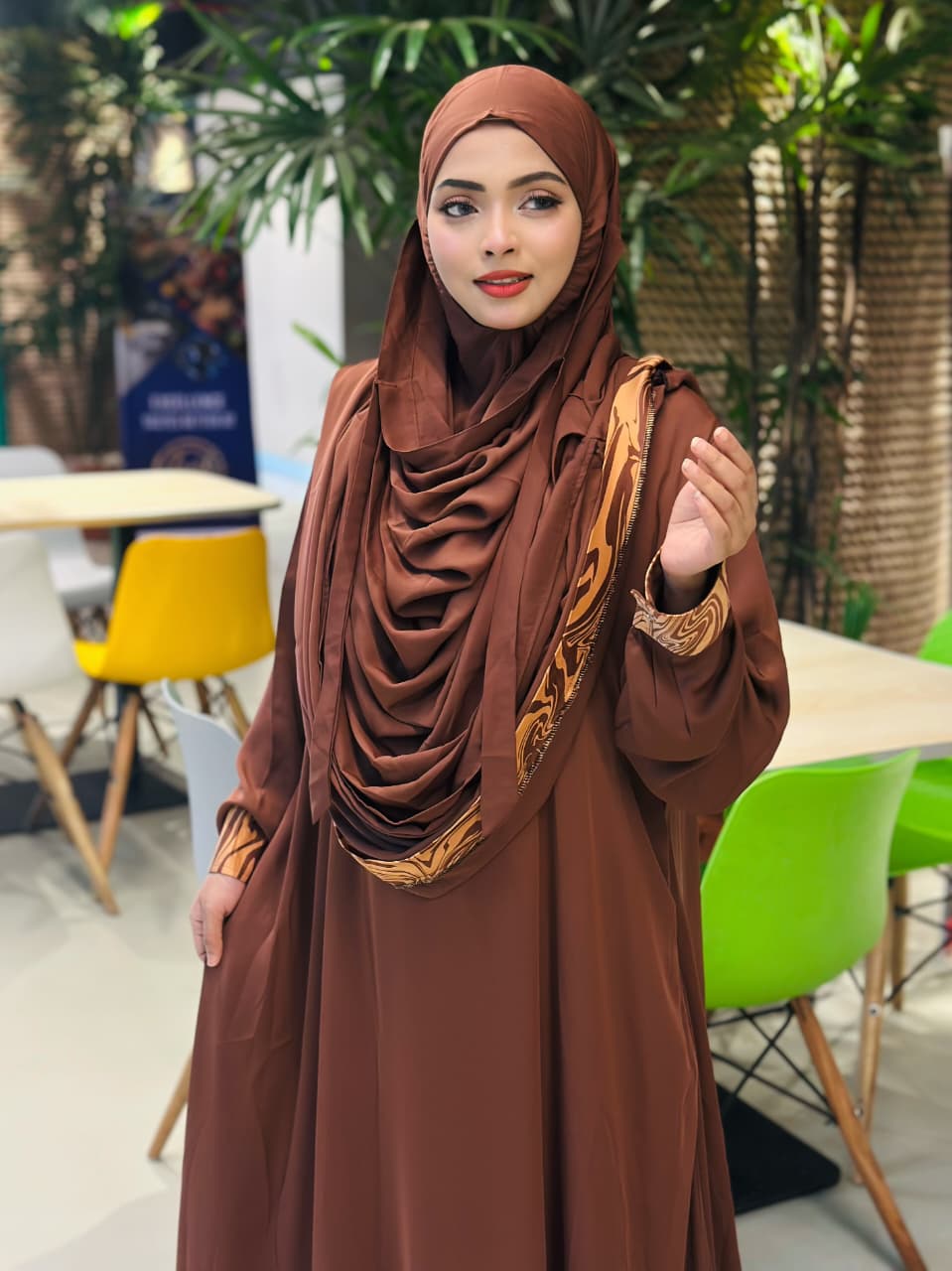 পার্টি কালেকশন বোরকা ও  হিজাব কম্বো সেট 🌸 - ব্রাউন